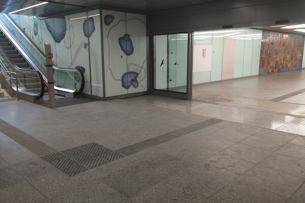 Ansicht Fahrtreppe und Treppen Poststraße von innen