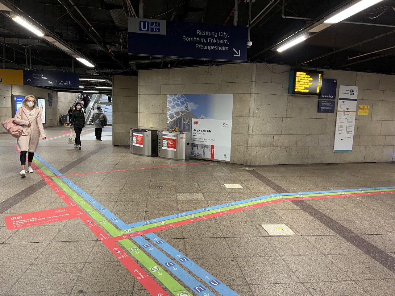 Neue Wegeleitung am Frankfurter Hauptbahnhof