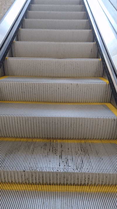 Eine neue Rolltreppe am Hauptbahnhof Frankfurt