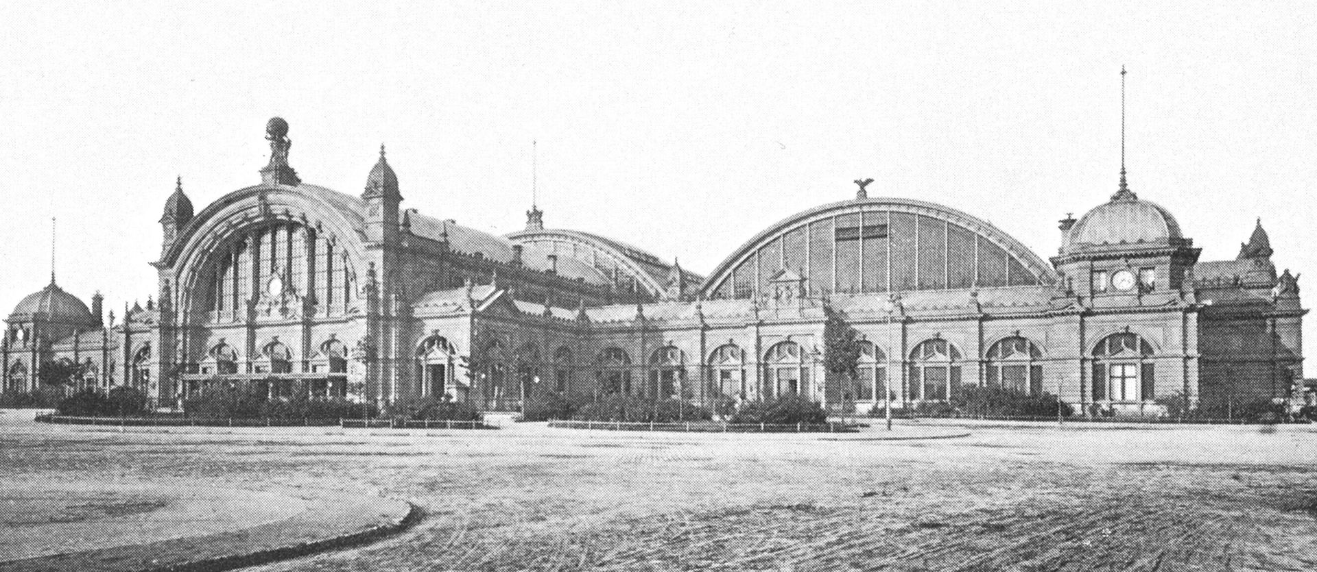 Bahnhofsvorplatz im Jahr 1890 (Bild: Archiv) Bahnhofsvorplatz 1890